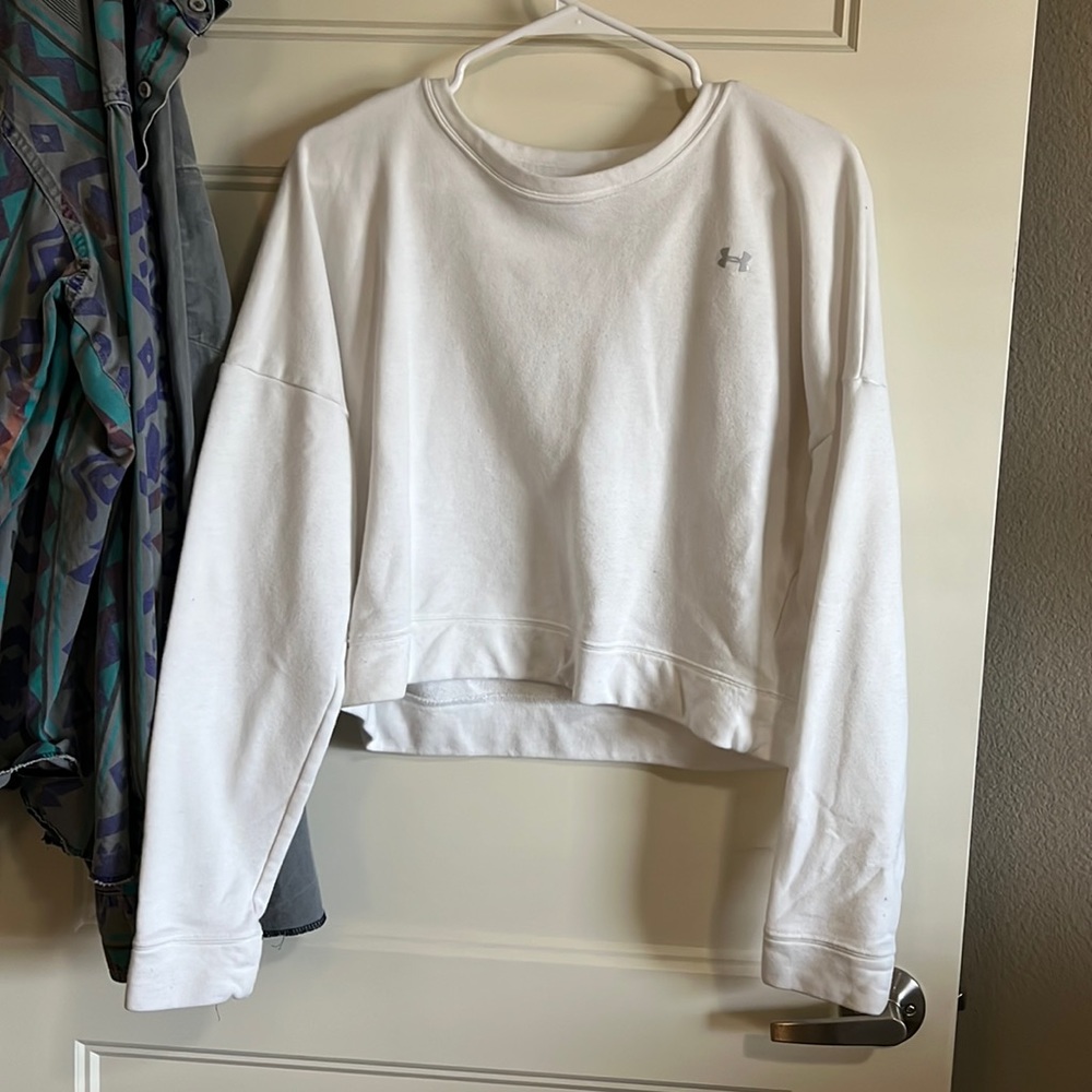 Under Armor Women’s White Relaxed Long Sleeve Gym Workout Top